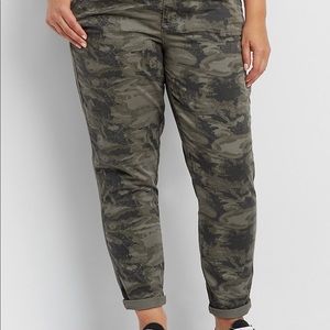 Maurices Camo Chino Ankle Pant Size 15/16